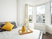 5 bedroom terraced house for rent in Cassell Road,...