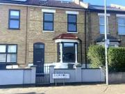 5 bedroom terraced house for rent in Daisy Road, London, E18