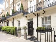 5 bedroom terraced house for rent in Elegant 5 Bedroom...