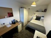 5 bedroom terraced house for rent in Peveril Street,...