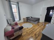 5 bedroom terraced house for rent in Shernhall Street,...