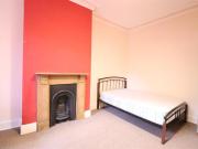 5 bedroom terraced house for rent in Stirling Road,...