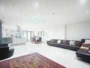 5 bedroom terraced house for sale