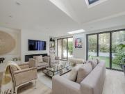 5 bedroom terraced house for sale