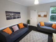 5 bedroom terraced house to rent