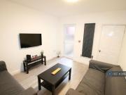 5 bedroom terraced house to rent