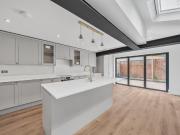 5 bedroom terraced house to rent