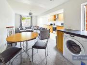 5 bedroom terraced house to rent