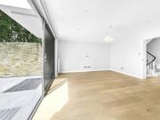 5 bedroom terraced house to rent