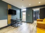 5 bedroom terraced house to rent