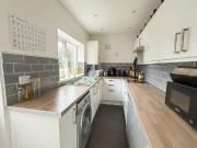 5 bedroom terraced house to rent