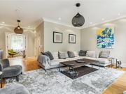 5 bedroom terraced house to rent