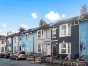 5 bedroom terraced house to rent