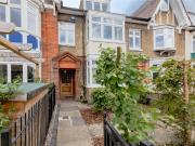 5 bedroom terraced house to rent