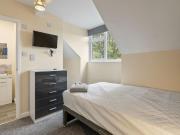 5 bedroom terraced house to rent