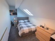 5 bedroom terraced house to rent