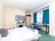 5 bedroom terraced house to rent