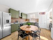 5 bedroom terraced house to rent