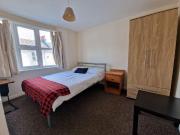 5 bedroom terraced house to rent