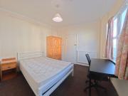 5 bedroom terraced house to rent