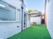 5 bedroom terraced house to rent