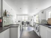 5 bedroom terraced house to rent