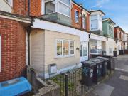 5 bedroom terraced house to rent