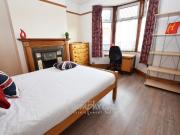5 bedroom terraced house to rent