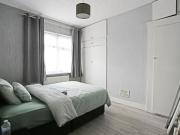 5 bedroom terraced house to rent