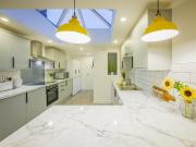 5 bedroom terraced house to rent