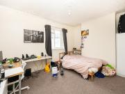 5 bedroom terraced house to rent