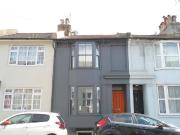 5 bedroom terraced house to rent