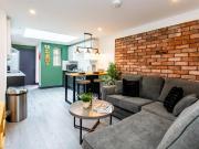 5 bedroom terraced house to rent