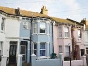 5 bedroom terraced house to rent