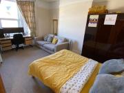 5 bedroom terraced house to rent