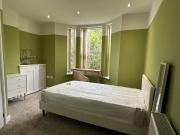 5 bedroom terraced house to rent