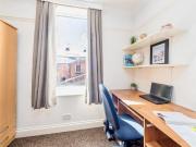 5 bedroom terraced house to rent