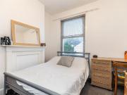 5 bedroom terraced house to rent