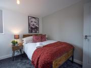 5 bedroom terraced house to rent