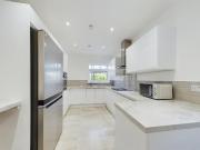 5 bedroom terraced house to rent