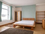 5 bedroom terraced house to rent