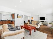 5 bedroom terraced house to rent