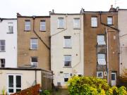 5 bedroom terraced house to rent