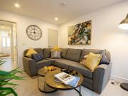 5 bedroom terraced house to rent