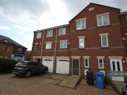 5 bedroom terraced house to rent