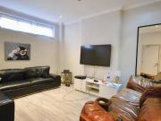 5 bedroom terraced house to rent