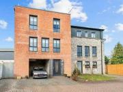 5 bedroom town house for sale in 136d Comely Place...