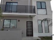 5 Bedroom Townhouse 860 W 78Th St in Los Angeles, CA...