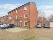 5 bedroom townhouse to rent