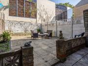 5 Bedroom townhouse with 2 bathrooms and a garden